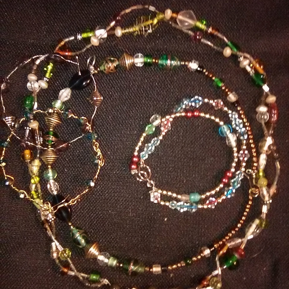 Beaded necklaces - Picture 2 of 5